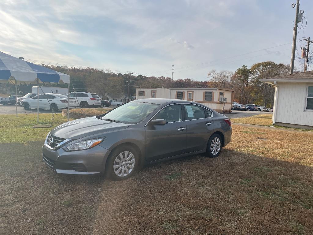 2018 Nissan Altima S's photo