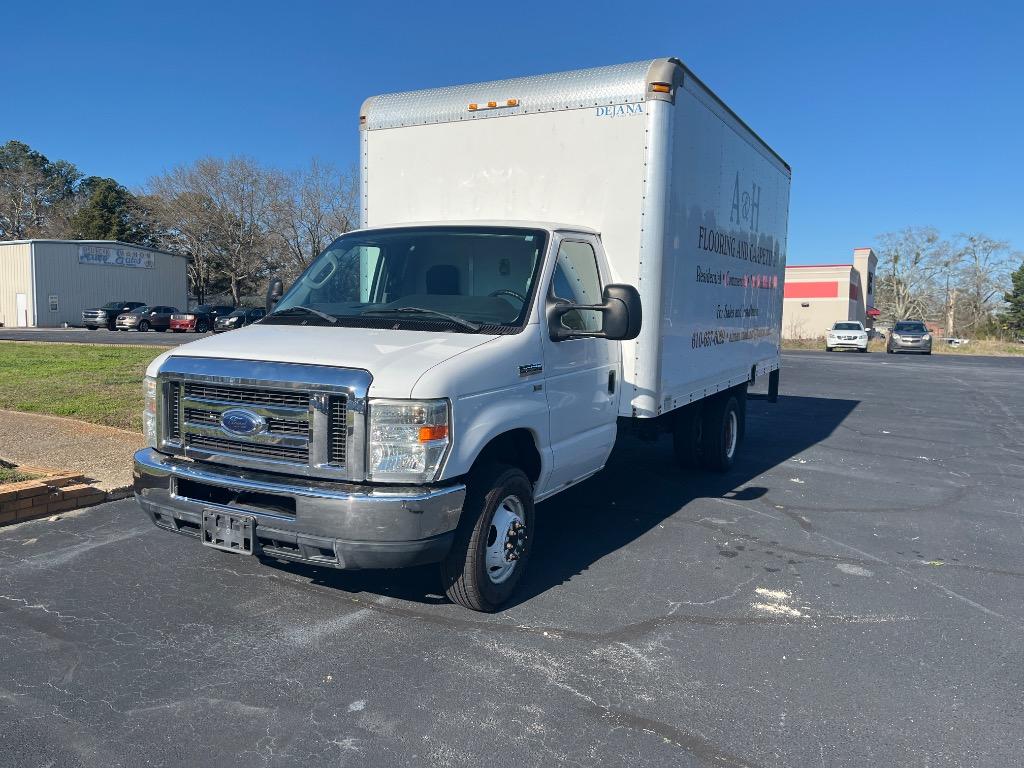 2013 Ford E-Series's photo