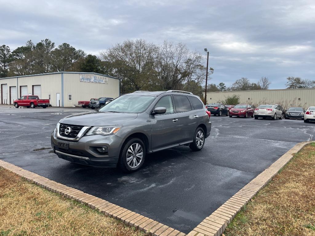 2019 Nissan Pathfinder SV's photo