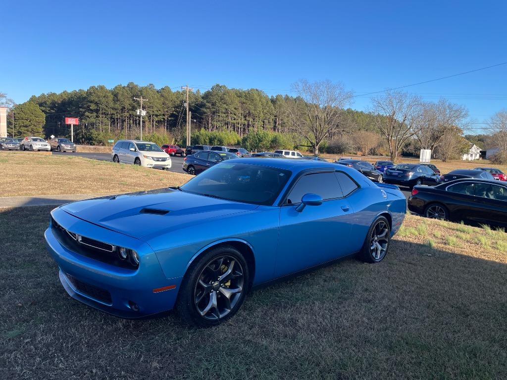 2015 Dodge Challenger SXT's photo