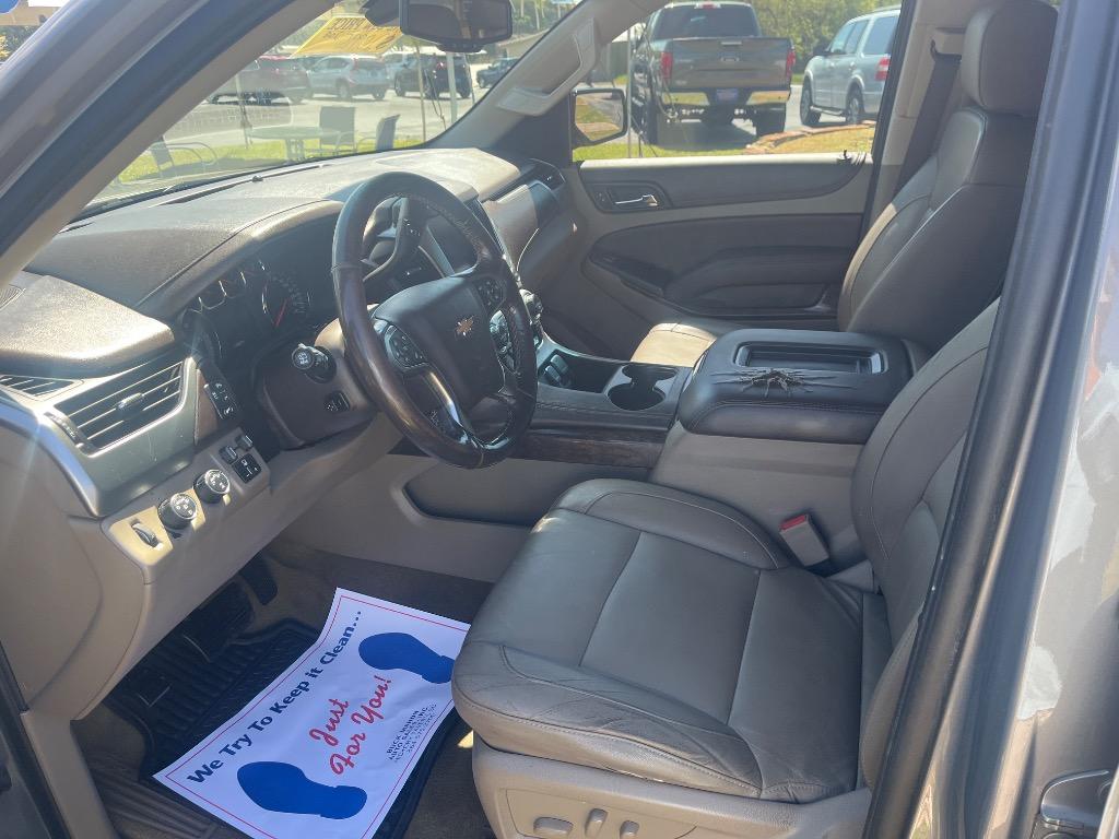 2018 Chevrolet Suburban LT - Photo 6